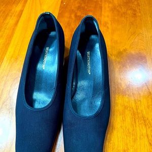 Woman’s Worthington blue low heels, 7M, fabric material, like new
